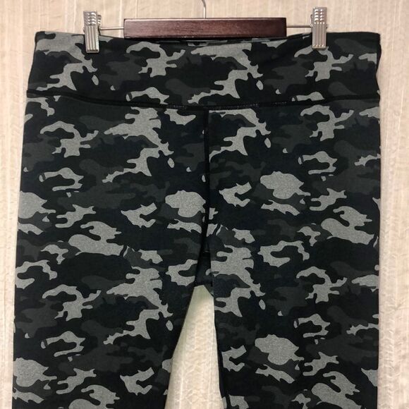 Fabletics XL Camo Green Charcoal Gray Define 7/8 High Waist PowerHold Leggings - Picture 6 of 12